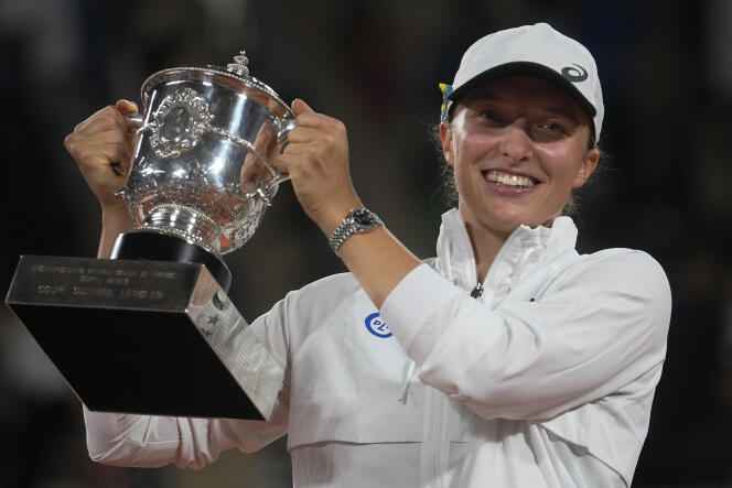 La polaca Iga Swiatek tras su segunda victoria en Roland Garros, el 4 de junio de 2022, ante la estadounidense Cori Gauff.