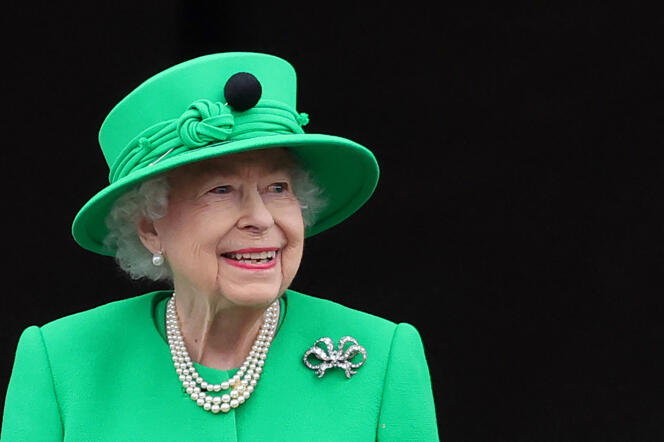 Queen Elizabeth smiles to the crowd from Buckingham Palace balcony at the end of the Platinum Pageant in London on June 5.