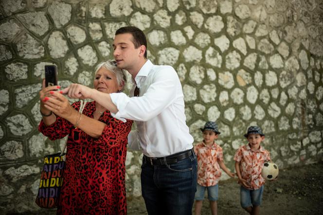 Jordan Bardella poses after a public RN meeting at the Cavaillon racecourse (Vaucluse), June 4, 2022.