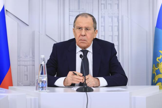 « Si une visite du ministre des affaires étrangères russe est perçue en Occident comme une quasi-menace planétaire, cela veut apparemment dire que tout va très mal là-bas », a ironisé M. Lavrov, le 6 juin 2022 à Moscou.