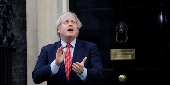 Boris Johnson obtuvo el lunes por la noche 211 votos de los diputados conservadores a su favor frente a 148 que pedían su salida, lo que le permite salvar su puesto como jefe de Gobierno.