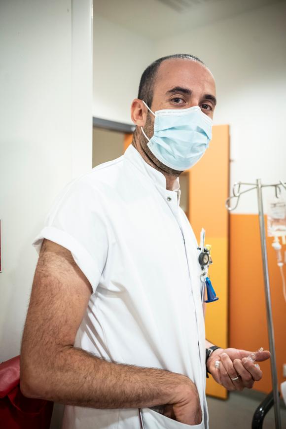 Julien, infirmier aux urgences du centre hospitalier de la Timone, à Marseille, le 7 juin 2022.