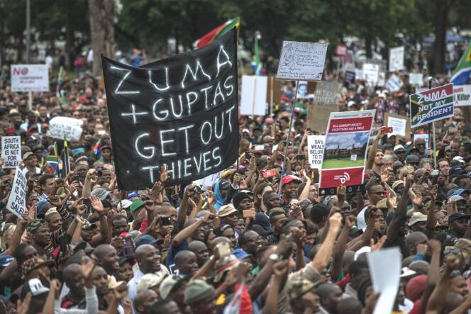 Manifestation, le 7 avril 2017, à Pretoria, capitale sud-africaine, de milliers de personnes dénonçant la corruption sous l’ère Zuma.