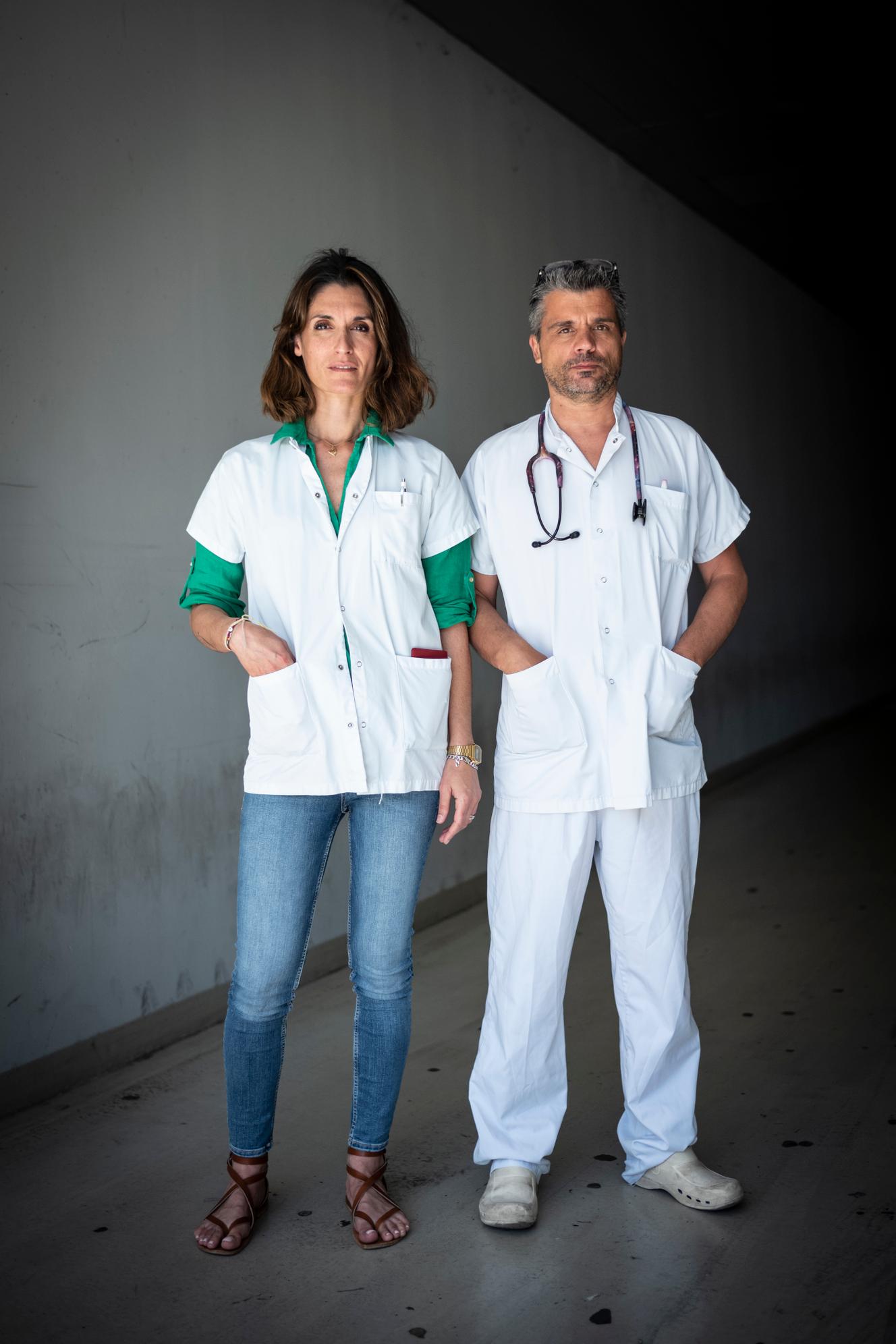 « Si on me demande ce que je veux tout de suite, je réponds : des médecins ! », affirme Céline Meguerditchian, 41 ans, cheffe de service de la Timone, et son adjoint, Gilles Gambini, 51 ans. A Marseille, le 7 juin 2022.