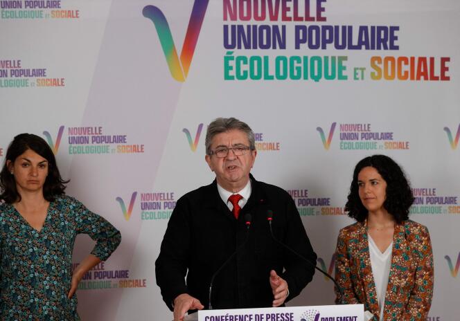 Le leader de La France insoumise, Jean-Luc Mélenchon, aux côtés d’Aurélie Trouvé et de Manon Aubry, lors d’une conférence de presse de la Nouvelle Union populaire écologique et sociale, à Paris, le 7 juin 2022.