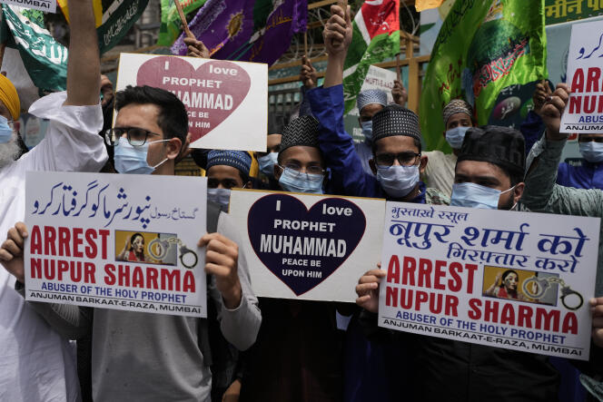 Des Indiens de confession musulmane réclament l’arrestation de Nupur Sharma, porte-parole du parti nationaliste hindou au pouvoir, à Bombay, le 6 juin 2022. 