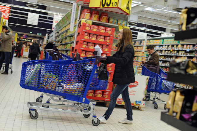 Dans une période de hausse brutale des prix en France, une partie du pays se serre la ceinture