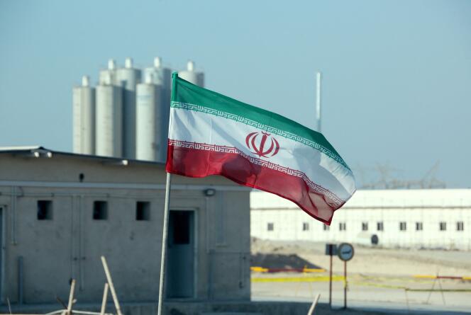 Le drapeau iranien flotte, le 10 novembre 2019, dans la centrale nucléaire de Bouchehr (Sud-Ouest).