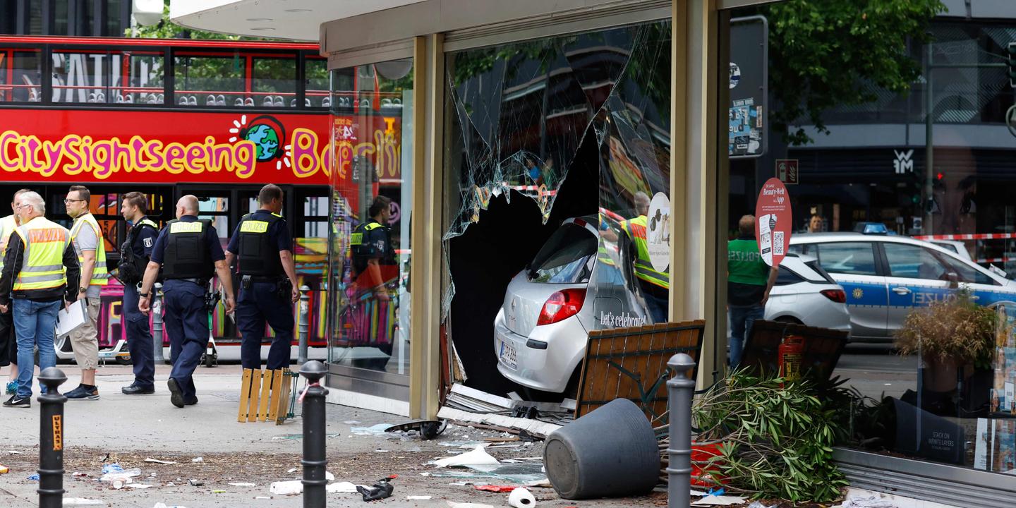 Berlin car crash Driver hits pedestrians in central Berlin, causing