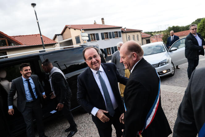 François Hollande visite en soutien des candidats dissidents PS de Moselle Ogy Montoy Franville le 8 juin 2022. 