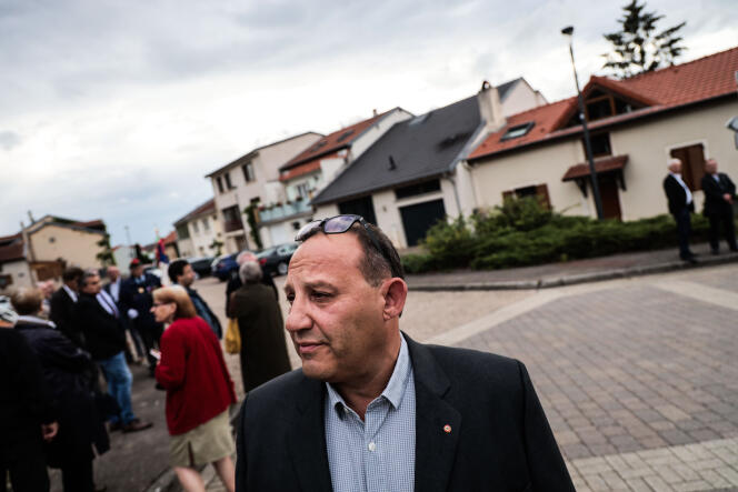 Eric Gulino, candidat PS dissident, lors de la visite de François Hollande, à Ogy-Montoy-Franville, le 8 juin 2022. 