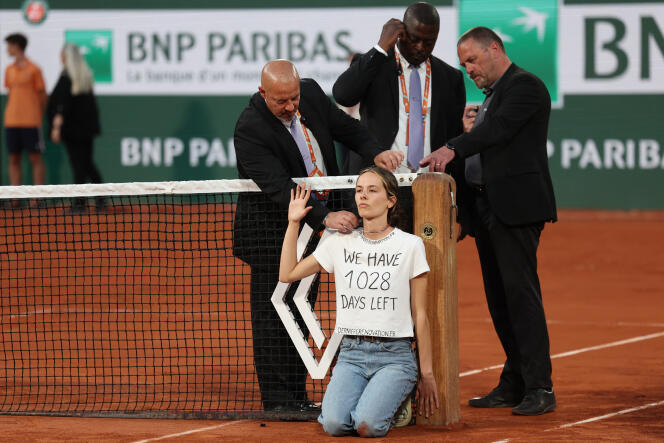 A Dernière Rénovation activist on the Philippe-Chatrier court during the French Open tennis tournament in Paris, June 3, 2022.