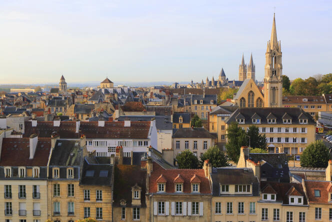 Caen (Calvados) - Les toits de la ville, avec au premier plan la chapelle de la Miséricorde