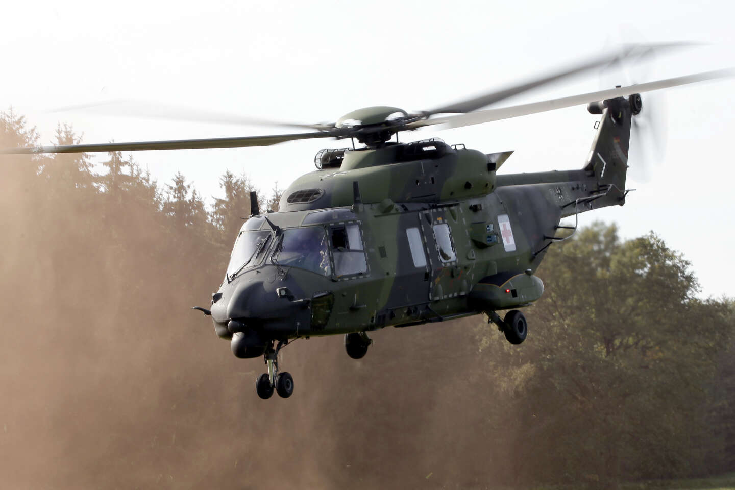 Noruega cancela contrato por 14 helicópteros europeos NH90 y pide reembolso