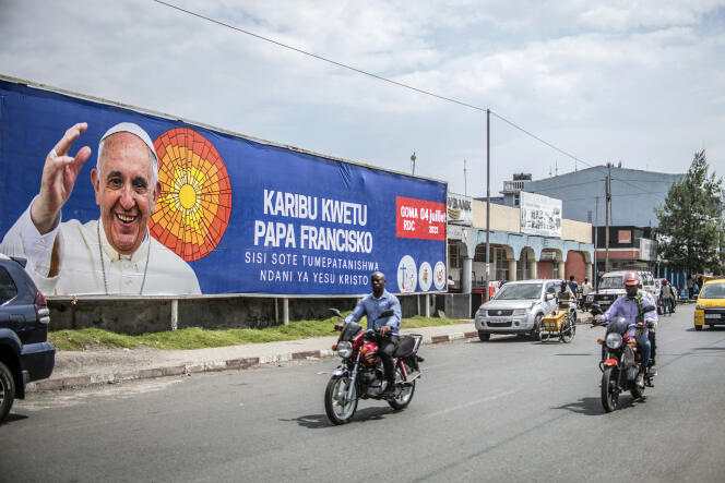 Una pancarta que anuncia la bienvenida del Papa Francisco a Goma, en la República Democrática del Congo, el viernes 10 de junio de 2022.