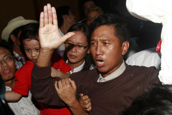 Kyaw Min Yu, alias Ko Jimmy, un des quatre opposants birmans risquant une exécution, en 2012 à Rangoun, lors de sa sortie de prison.