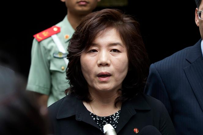 Choe Son-hui afuera de la embajada de Corea del Norte en Beijing, China, el 23 de junio de 2016.