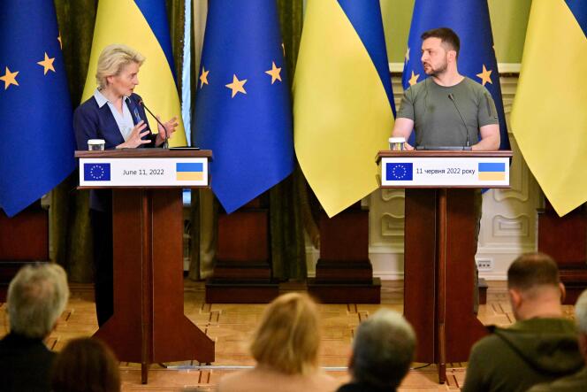 La présidente de la Commission européenne, Ursula von der Leyen, et le président ukrainien, Volodymyr Zelensky, à Kiev, le 11 juin 2022.