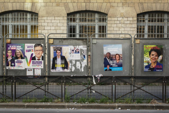 Premier. tour des elections legislatives. Devant les bureaux de vote n48 et 49 dans le 20eme. Paris, le 12 juin 2022