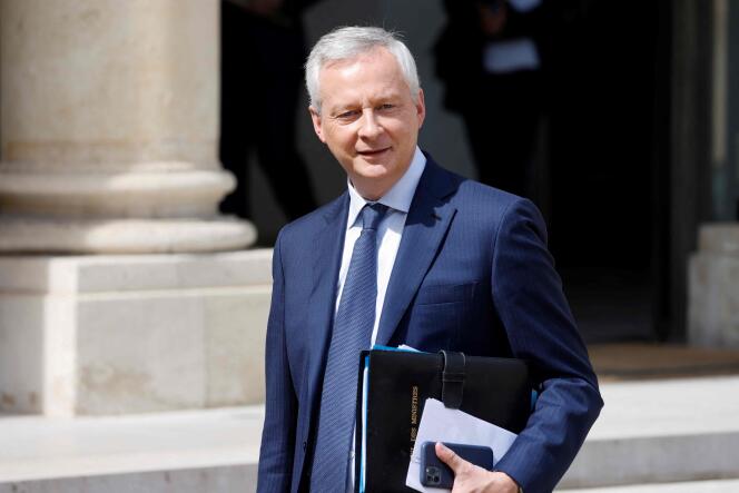 Bruno Le Maire, ministre de l’économie, des finances et de la souveraineté industrielle et économique, quitte l’Elysée, à Paris, le 14 juin 2022. 