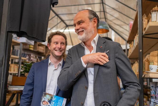 Clément Beaune, candidate for the legislative elections in the 7th district of Paris, with Edouard Philippe, former prime minister, visit the Aligre market in the 12th district, June 15, 2022. 