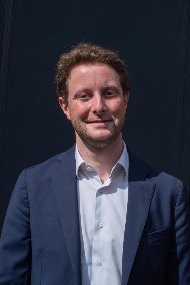 Clément Beaune, candidat aux élections législatives dans la 7e circonscription de Paris, au marché d’Aligre à Paris, le 15 juin 2022. 