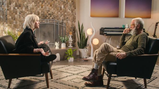 Billie Eilish et David Letterman sur le plateau de l’émission « My Next Guest Needs No Introduction ».