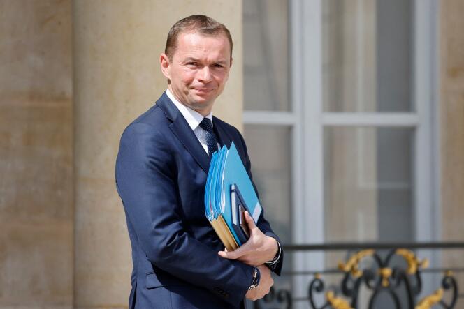 Olivier Dussopt, ministre du travail, du plein-emploi et de l’insertion, quitte l’Elysée après le conseil des ministres à Paris, le 14 juin 2022.