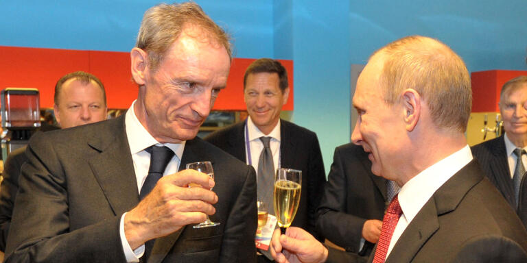 Russia's President Vladimir Putin (R) toasts with the head of the International Olympic Committee's coordination commission for the Sochi Games, Jean-Claude Killy ((L) during a reception to mark the All-Russian ice hockey festival among amateur teams at Megasport Arena in Moscow,  May 7, 2012. Putin played for Team of the Russian Amateur Ice Hockey League, which competed with the Russian Legends Team. AFP PHOTO/ RIA-NOVOSTI/ ALEXEI NIKOLSKY