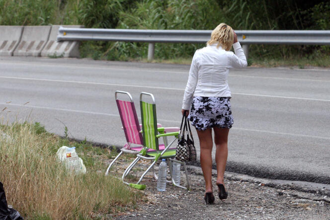 Une prostituée à La Jonquera, en Espagne, le 22 juillet 2010.