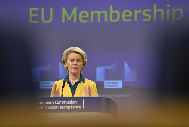 La présidente de la Commission européenne, Ursula von der Leyen, lors d’une conférence de presse après une réunion du collège des commissaires au siège de l’UE à Bruxelles, vendredi 17 juin 2022. 