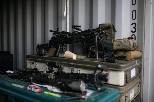 Les armes des soldats belges, entreposées dans un container.