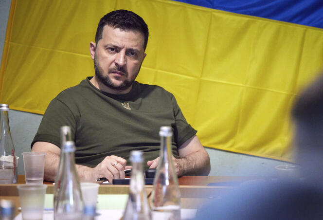 On June 18, 2022, Ukrainian President Volodymyr Zhelensky during a meeting with military officials in Mykolayiv (photo sent by the President of Ukraine).