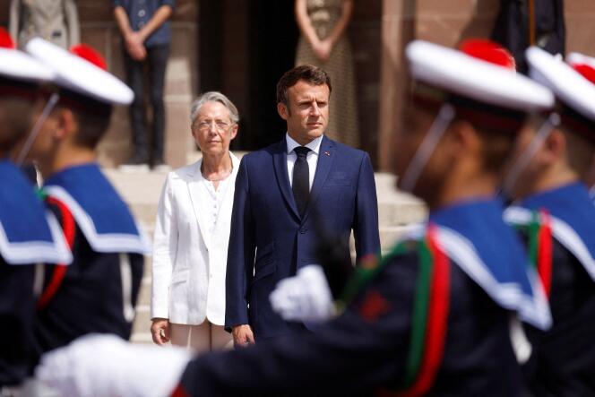Emmanuel Macron et Elisabeth Bornne, lors de la cérémonie en l’honneur de Charles de Gaulle, au Mont Valérien (Hauts-de-Seine), le 18 juin 2022.