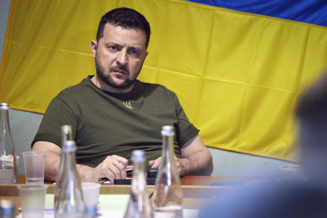 Ukrainian President Volodymyr Zelensky on June 18, 2022 during a meeting with military officials in Mykolaiv (photo courtesy of the Ukrainian Presidency).