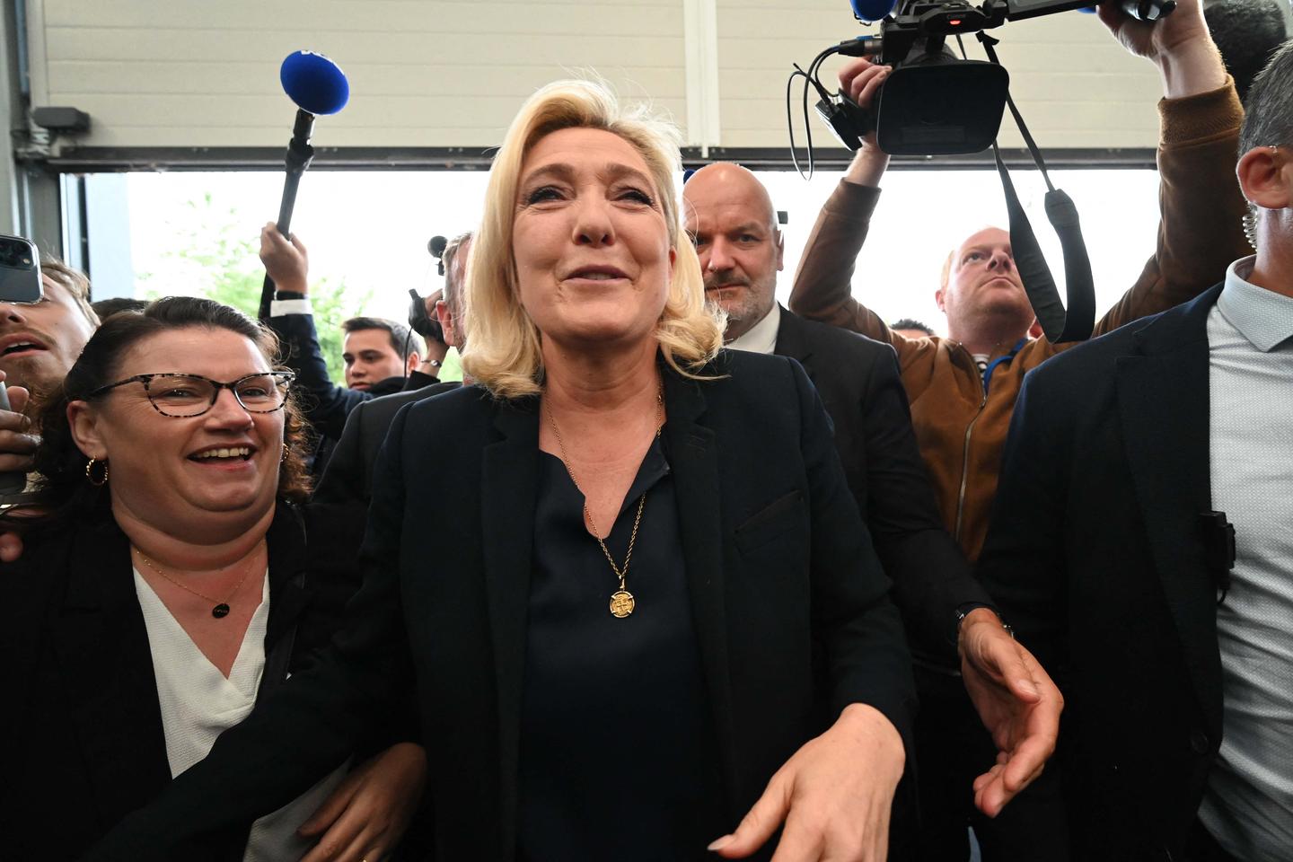 French legislative elections Marine Le Pen easily reelected to Parliament