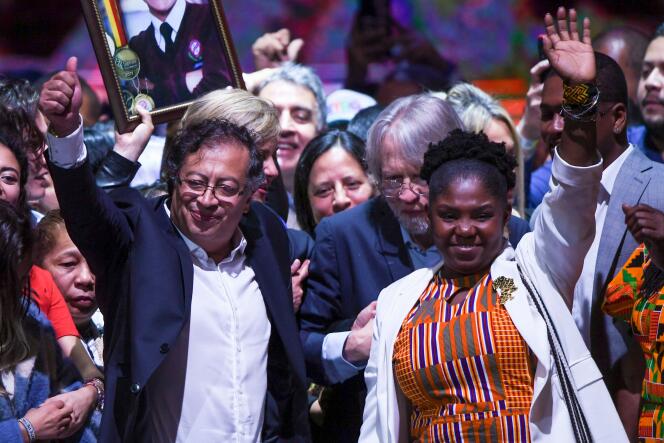 Le président élu de la Colombie, Gustavo Petro, avec sa colistière, Francia Marquez, célèbrent leur victoire le 19 juin 2022 à Bogota.