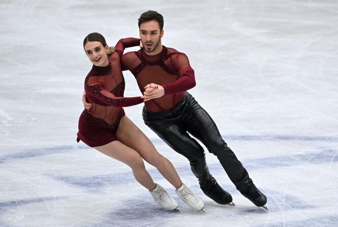 (FILES) In this file photo taken on March 25, 2022 France's Gabriella Papadakis and Guillaume Cizeron perform during the ice dance rhythm event at the ISU World Figure Skating Championships in Montpellier.  Papadakis and Cizeron announce, on June 20, 2022 one-year break from competition.  (Photo by Pascal GUYOT / AFP)