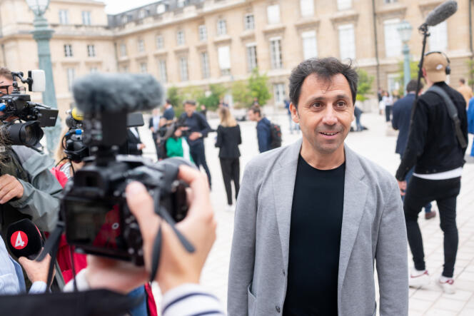 Rodrigo Arenas, député de la 10e circonscription de Paris lors de son arrivée au Palais-Bourbon, lundi 20 juin, après avoir été élu la veille. 