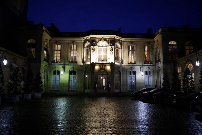 It was a long night at the prime minister's residence in Matignon, in Paris, following the announcement of the results of the second round of the legislative elections, on June 19, 2022.