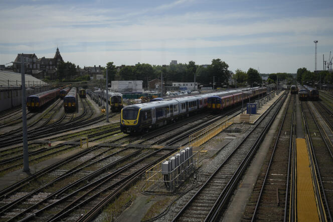 Stalled trains in London, June 21, 2022