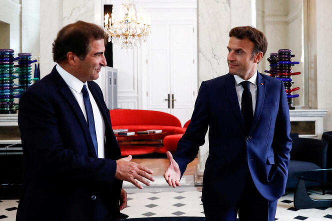 French President Emmanuel Macron shakes hands with Christian Jacob, head of the French conservative party Les Republicains (LR), after their meeting at the Elysee Palace in Paris, France, June 21, 2022.