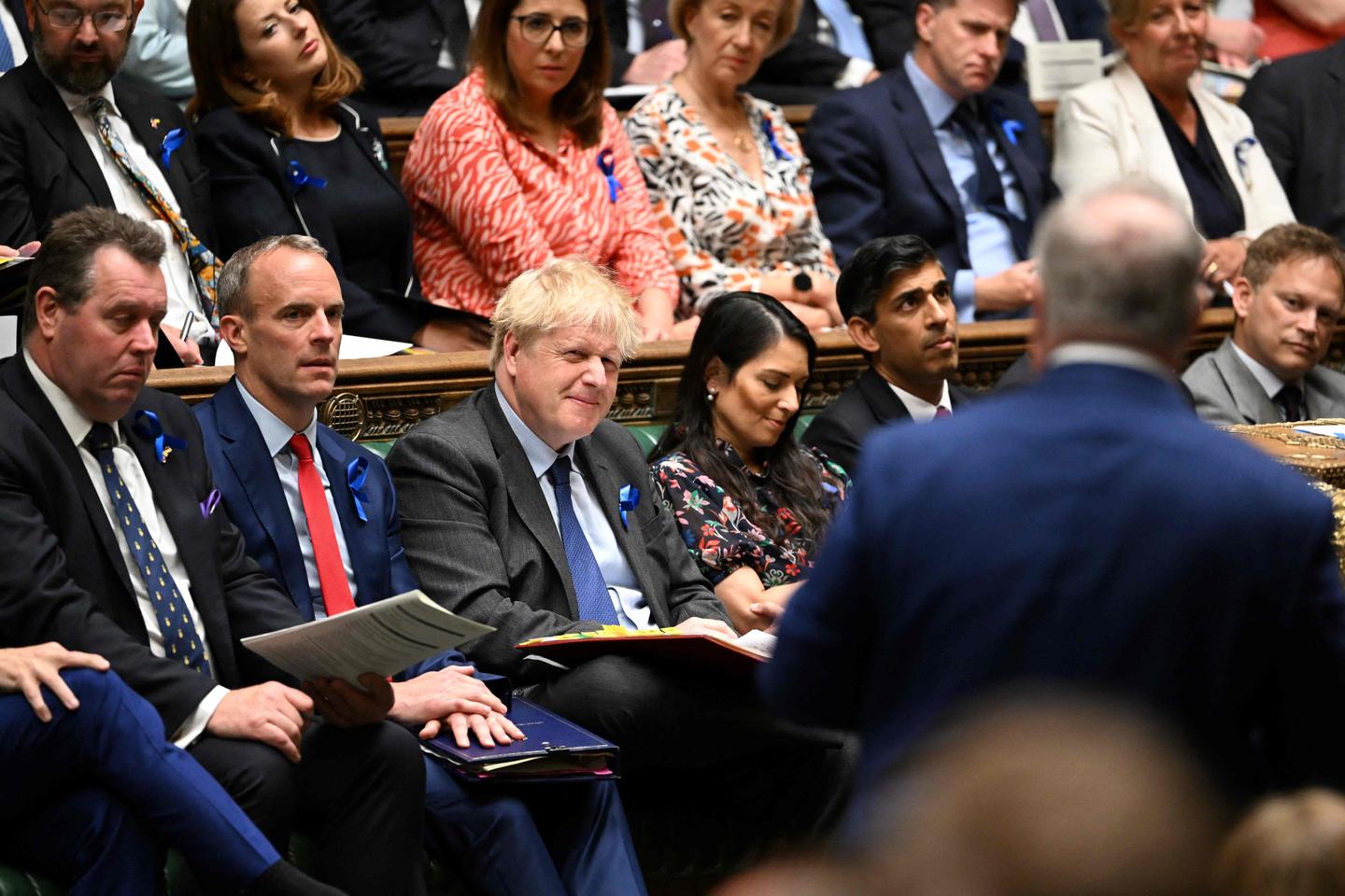 De conservatieve partij van Boris Johnson verliest twee keer bij tussentijdse verkiezing, partijleider treedt af