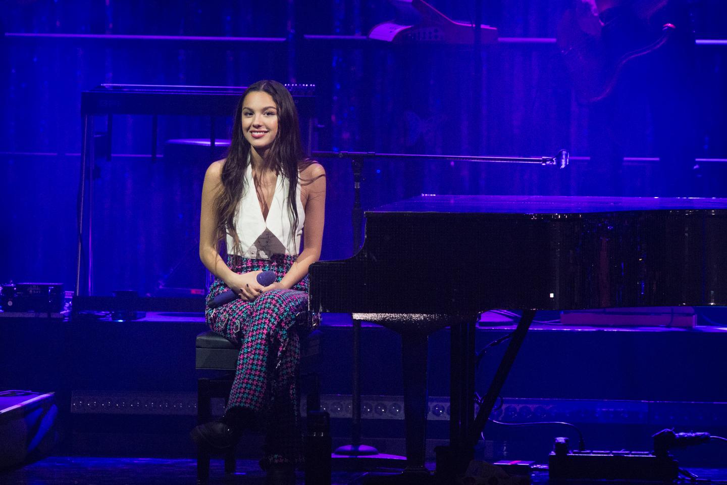 Place Concert Olivia Rodrigo Paris At the Zenith, Olivia Rodrigo's heartache delights a captivated Parisian  audience