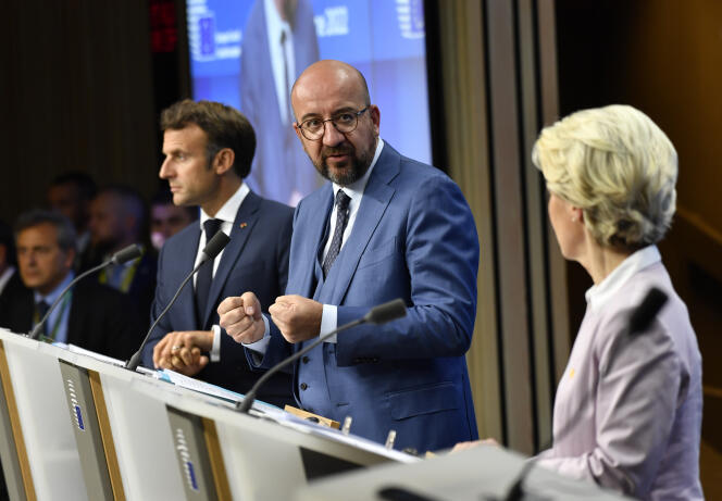 Ursula von der Leyen, Charles Michel et Emmanuel Macron à Bruxelles, après la validation par l’UE de la candidature de l’Ukraine, jeudi 23 juin 2022.