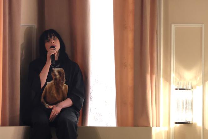 L’Américaine Billie Eilish chante « Happier Than Ever » pendant le 64e cérémonie des Grammy Awards, à Las Vegas (Nevada), le 3 avril 2022.