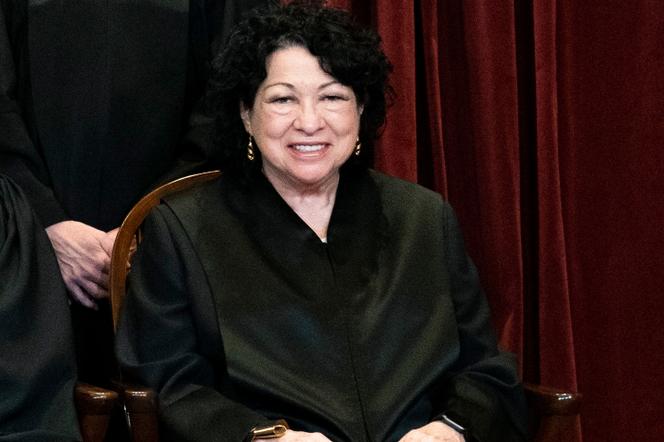The strange calls for a US Supreme Court justice s resignation