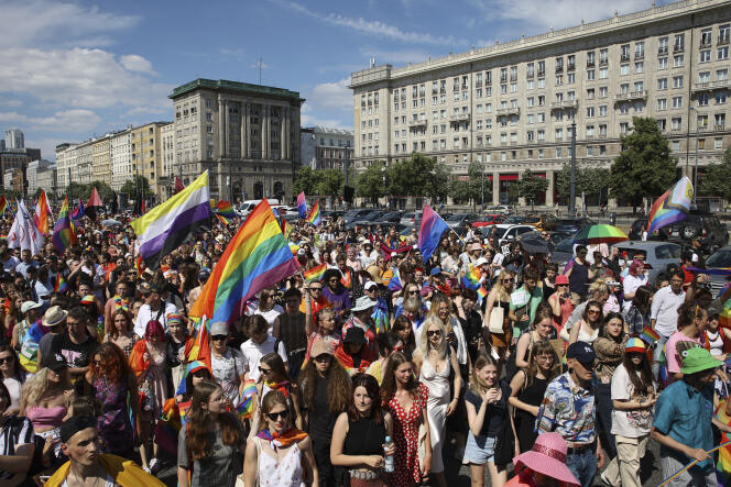 Lors de la marche des fiertés, à Varsovie, le 25 juin 2022. 