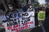 Des manifestants défendant le droit à l’avortement, à Los Angeles, en Californie, le 24 juin 2022.
