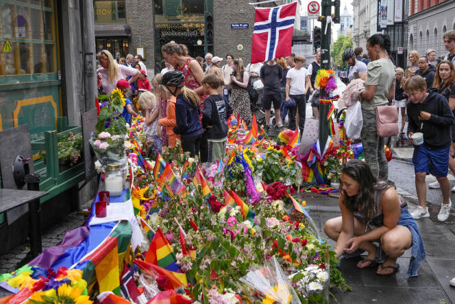 Sur les lieux de la fusillade qui a fait deux morts dans le centre d’Oslo, en Norvège, le dimanche 26 juin 2022.